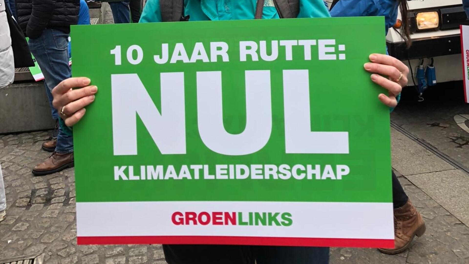 Raadslid Judith Klostermann demonstreert voor het klimaat.